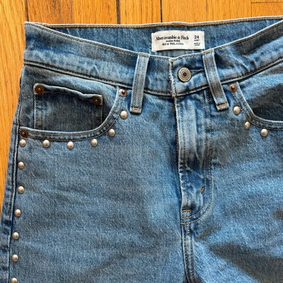 NWOT Abercrombie & Fitch High Rise 90s Relaxed Studded Blue Jeans Size 24S - Picture 3 of 8